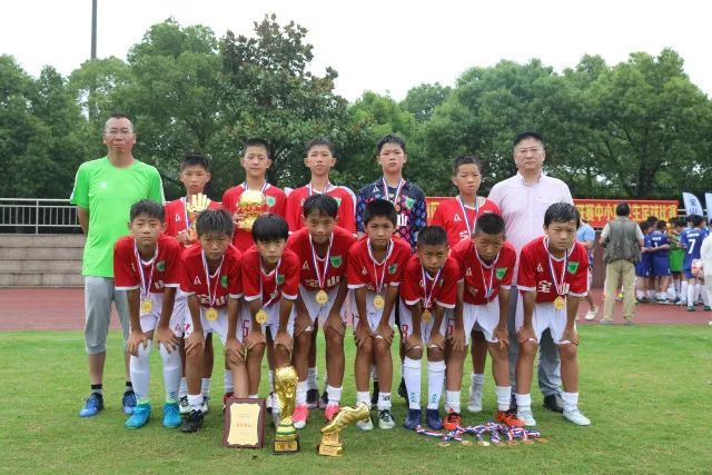 <罗德里7000万转投巴萨，合同至2030年>